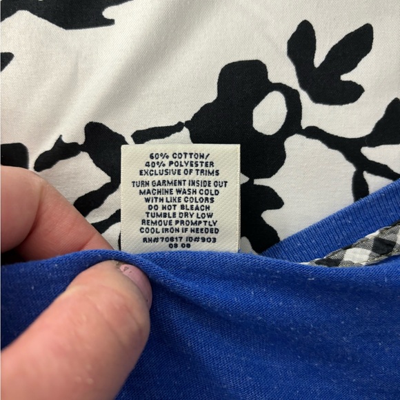 2/$15- PINK Victoria's Secret Wishes & Kisses Tee - Picture 6 of 6